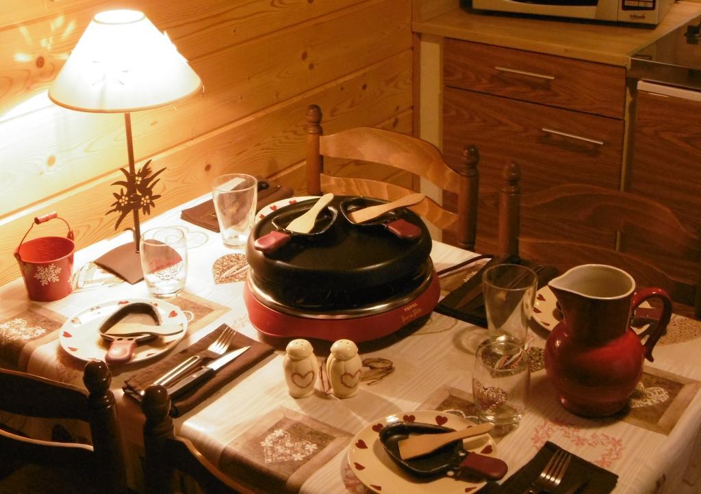 Gite Au Coeur Du Chalet En Belledonne Vers Prapoutel Les 7 Laux Sainte-Agnes  Room photo